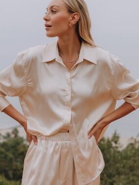 Daily Drills Silky Cream Button-Down Shirt in Champagne M/L NWOT